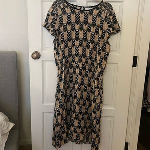Velvet by Graham & Spencer beautiful patterned dress!